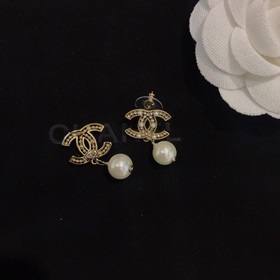 [Chanel] Серьги-гвоздики, популярная модель от Chanel, лучшая вер