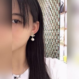 [Chanel] Серьги-гвоздики, популярная модель от Chanel, лучшая вер
