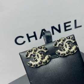 1880  Z-модель Маленькие буквички CHANEL Сережки-гвоздики с крис