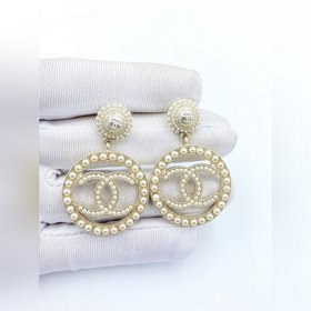 Новые летние серьги Chanel с жемчужинами двойной буквой C, оригин