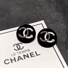 Chanel буква двойное C плюшевые серьги. Красота никогда не превзо