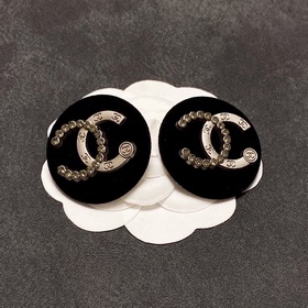 Chanel буква двойное C плюшевые серьги. Красота никогда не превзо
