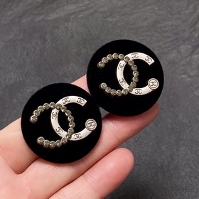 Chanel буква двойное C плюшевые серьги. Красота никогда не превзо