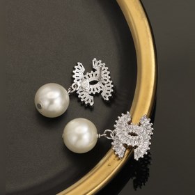 Классические серьги Chanel с двойным C из стразов и жемчугом Сва