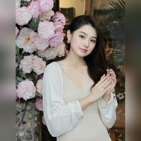 1880140  Chanel розовые серьги-гвоздики с буквой и чайной розой,