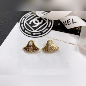 Chanel подержанные серьги с двойной буквой C. Модели Chanel не ну