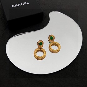 Chanel подержанные серьги. Модели Chanel не нуждаются в представл