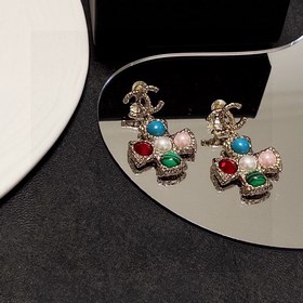 Chanel  Серьги Chanel с двойной буквой C. Эти серьги можно носит