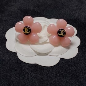 Летняя коллекция 2023 【Chanel】 Классические серьги-гвоздики с ро