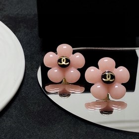 Летняя коллекция 2023 【Chanel】 Классические серьги-гвоздики с ро