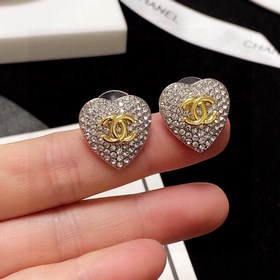 CHANEL Блестящие новые серьги-гвоздики в форме сердца, полностью 