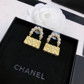 Новейшие индивидуальные серьги-пуссеты CHANEL, синхронная продажа