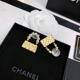 Новейшие индивидуальные серьги-пуссеты CHANEL, синхронная продажа