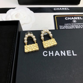 Новейшие индивидуальные серьги-пуссеты CHANEL, синхронная продажа