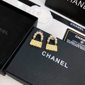 Новейшие индивидуальные серьги-пуссеты CHANEL, синхронная продажа