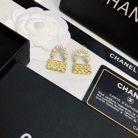 Новейшие индивидуальные серьги-пуссеты CHANEL, синхронная продажа