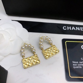 Новейшие индивидуальные серьги-пуссеты CHANEL, синхронная продажа
