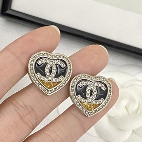Код E2319 0247820 Популярные серьги Chanel. Новинка. CHAN 23 Серь