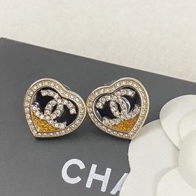 Код E2319 0247820 Популярные серьги Chanel. Новинка. CHAN 23 Серь