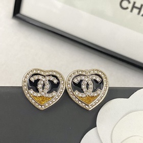Код E2319 0247820 Популярные серьги Chanel. Новинка. CHAN 23 Серь