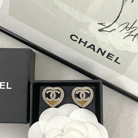 Код E2319 0247820 Популярные серьги Chanel. Новинка. CHAN 23 Серь