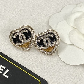 Код E2319 0247820 Популярные серьги Chanel. Новинка. CHAN 23 Серь