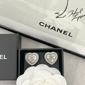 Код E2316 0257820 Популярные серьги Chanel. Новинка. CHAN 23 Серь
