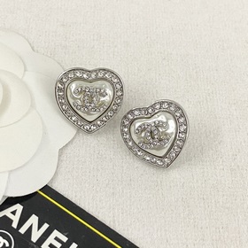 Код E2316 0257820 Популярные серьги Chanel. Новинка. CHAN 23 Серь