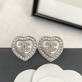Код E2316 0257820 Популярные серьги Chanel. Новинка. CHAN 23 Серь