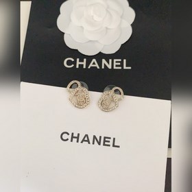 Новейшие серьги-гвоздики Chanel в форме сердечек. Изготовлены из 
