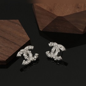 Уровень покупки： Chanel, новая модель, серьги с двойным C, класси