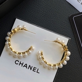 1880130 [Серьги Chanel с круглым жемчугом и буквой C] Простые и э