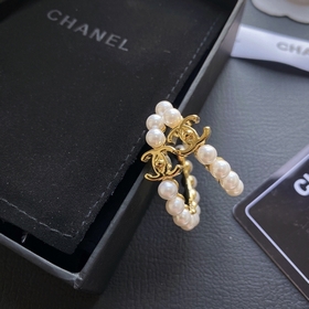 1880130 [Серьги Chanel с круглым жемчугом и буквой C] Простые и э