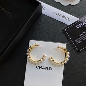 1880130 [Серьги Chanel с круглым жемчугом и буквой C] Простые и э