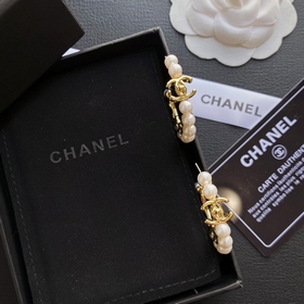 1880130 [Серьги Chanel с круглым жемчугом и буквой C] Простые и э