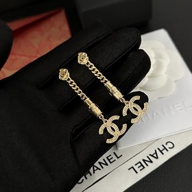 Chanel подержанные серьги-гвоздики. Модели Chanel не нуждаются в 