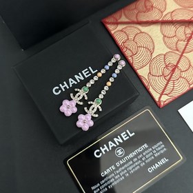 Chanel подержанные серьги с двойным C. Модели Chanel не нуждаются