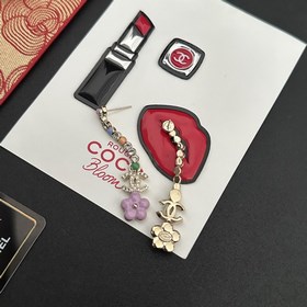 Chanel подержанные серьги с двойным C. Модели Chanel не нуждаются