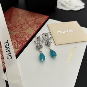 Chanel подержанные серьги с двойной буквой C. Модели Chanel не ну