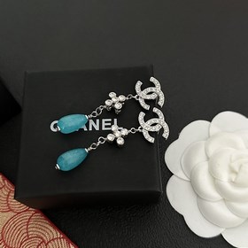 Chanel подержанные серьги с двойной буквой C. Модели Chanel не ну