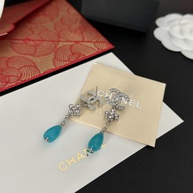 Chanel подержанные серьги с двойной буквой C. Модели Chanel не ну