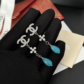Chanel подержанные серьги с двойной буквой C. Модели Chanel не ну