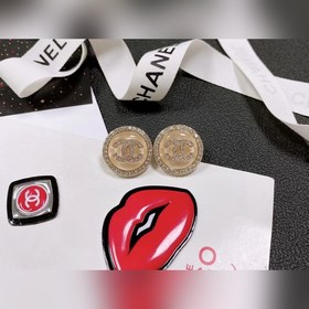 Chanel Б/у Серьги. Модели Chanel не нуждаются в представлении. Ка