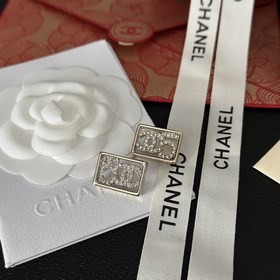 Chanel подержанные серьги. Модели Chanel не нуждаются в представл