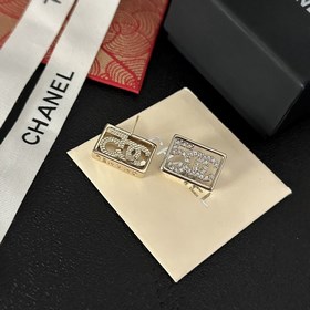 Chanel подержанные серьги. Модели Chanel не нуждаются в представл