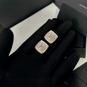Chanel Б/у Буквы Серьги в стиле Chanel не нуждаются в представлен
