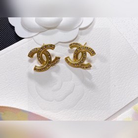 Chanel маленькие серьги-гвоздики, лаконичные и универсальные, с н