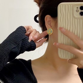 Chanel, подержанная модель, серьги-гвоздики с буквами «CC» и золо