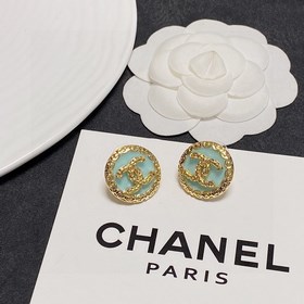 Chanel, подержанная модель, серьги-гвоздики с буквами «CC» и золо