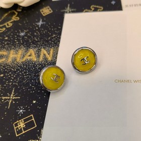 Chanel подержанные серьги. Модели Chanel не нуждаются в представл